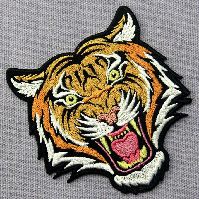 Maschine gestickte Stoff-Ausweise nähen auf kundenspezifischem Tiger-Tier-Logo