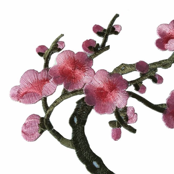 Blumen-Entwurfs-Eisen nach Maß auf Flecken-Rosen-Stickerei-Flecken
